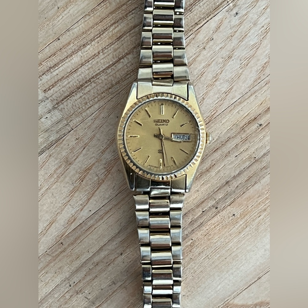 Seiko Ladies Watch Vintage Gold Tone Bracelet and Dial Day Date Windows
